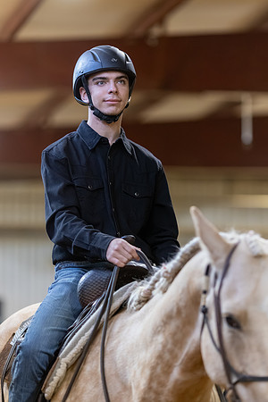 Easton Huff riding Juice in Stock Seat Equitation